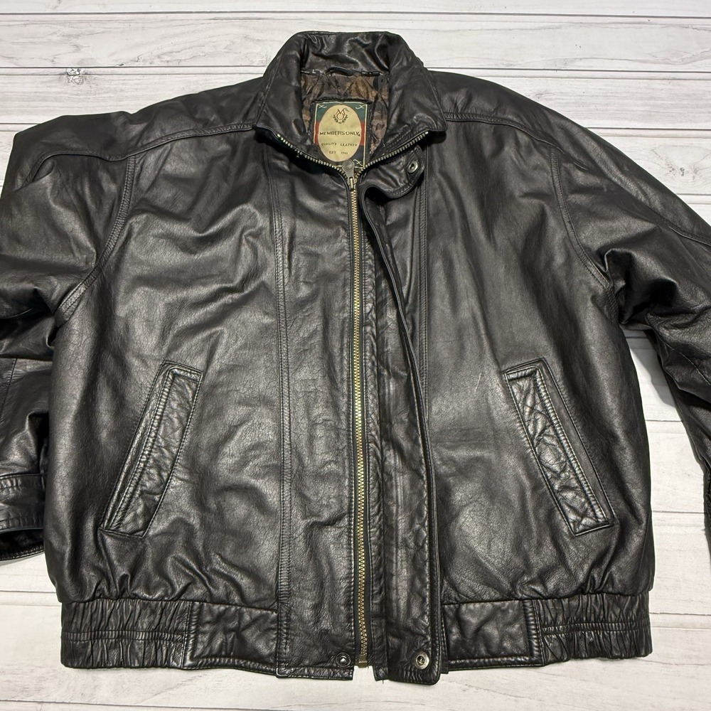 Vintage Members Only Bomber Jacket Mens Large Black Leather Coat Quilted Lining - Picture 2 of 9
